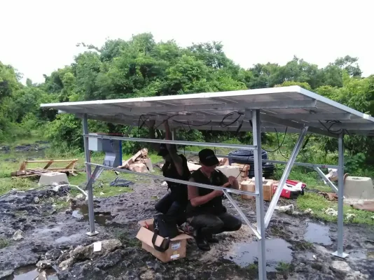 Pemanfaatan Pompa Air DC untuk Rumah Kaca
