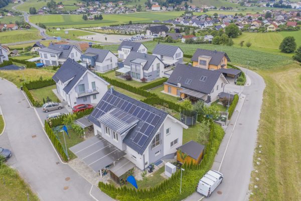 Cara Hemat Listrik Tanpa PLN dengan Panel Surya Modern