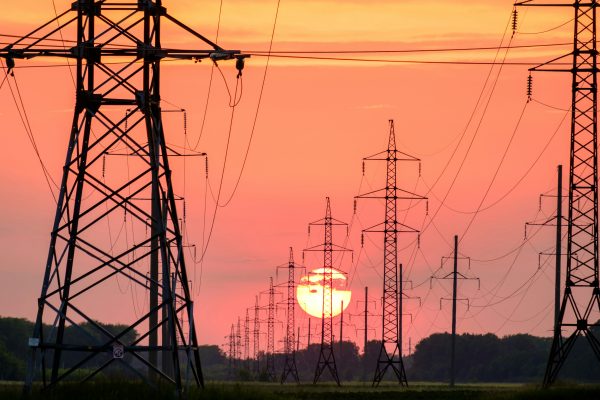 Cara Hemat Listrik Tanpa PLN dengan PLTS untuk Mandiri