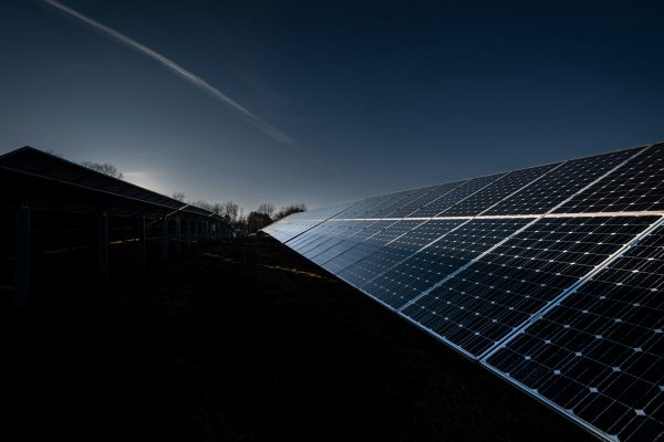 Cara Hemat Listrik Tanpa PLN dengan Energi Surya Peternakan