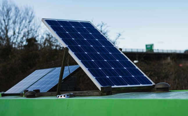 Cara Hemat Listrik Tanpa PLN Menggunakan Energi Surya untuk Kantor Ramah Lingkungan
