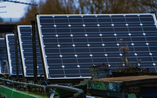 Hemat Listrik Tanpa PLN untuk Kebun Tebu dengan Surya