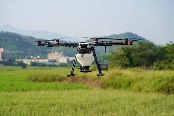 Energi Surya untuk Pertanian Anggur dan Drone Pascapanen