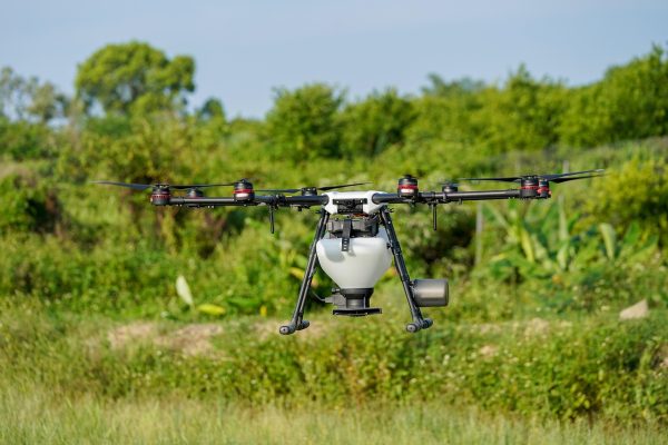 Energi Surya untuk Pertanian Anggur dengan Drone Pintar