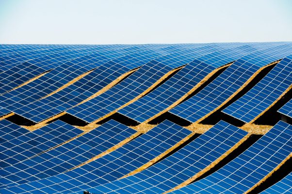 Strategi Energi Surya untuk Hemat Listrik di Logistik