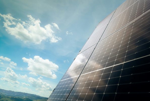 Panduan Memilih Komponen Sistem Off-Grid Hemat Listrik