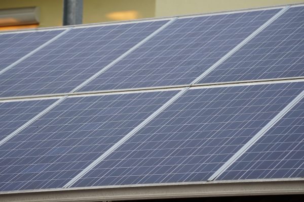 Cara Hemat Listrik Tanpa PLN, Panel Surya untuk Hidroponik