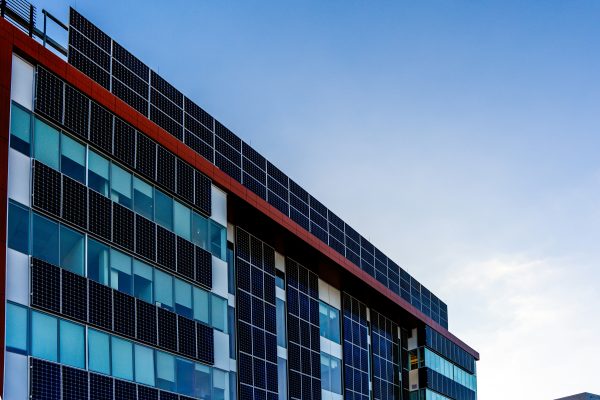Cara Hemat Listrik Tanpa PLN dengan Energi Surya Peternakan