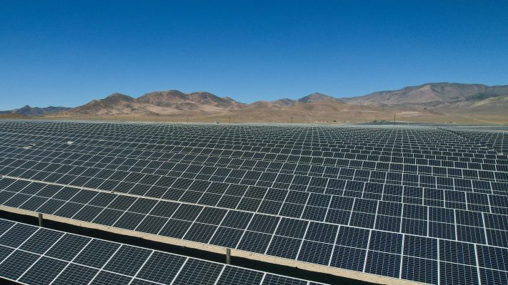 Cara Hemat Listrik Pabrik Tanpa PLN dengan Surya 