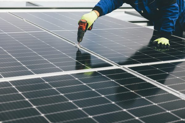 Cara Hemat Listrik Tanpa PLN, Energi Surya untuk Hub Distribusi 
