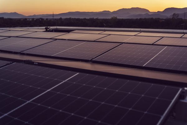 Penerangan Jalur Sepeda Hemat Listrik dengan Energi Surya