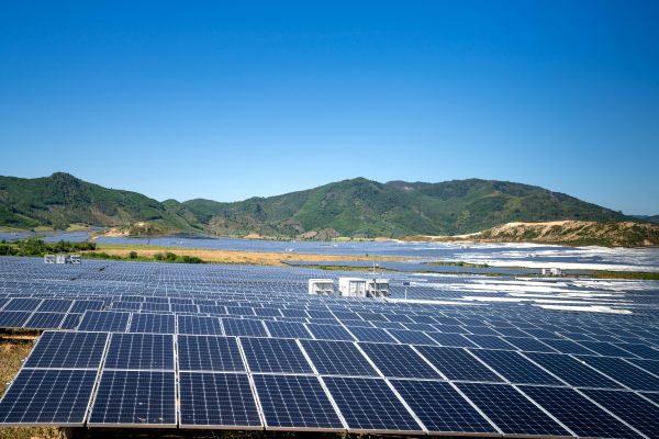 Penerangan Persimpangan Hemat Listrik dengan Energi Surya
