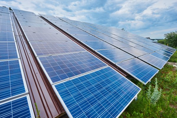 Panel Surya untuk Mengurangi Biaya Listrik Tambang