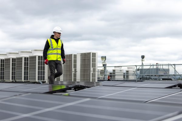Cara Hemat Listrik Tanpa PLN Menggunakan Energi Surya