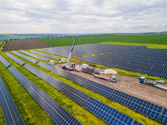 Listrik Mandiri Rumah Sakit dengan Energi Surya yang Efisien