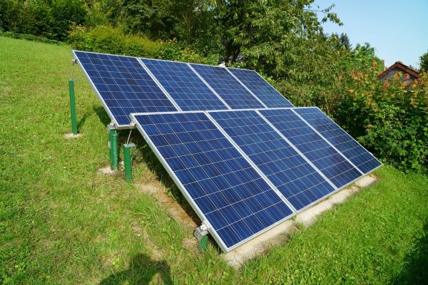 Memilih Pompa Tenaga Surya dengan Panel Efisien dan Stabil