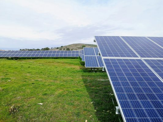 Energi Surya untuk Pertanian dengan Pompa Air Modern