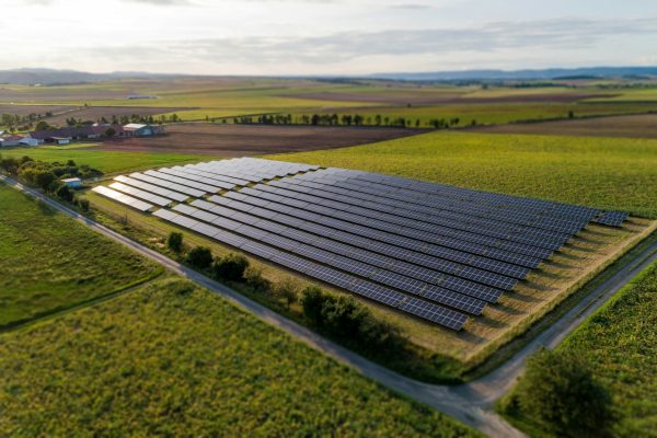 Energi Surya untuk Pertanian Masa Depan dengan Penyimpanan