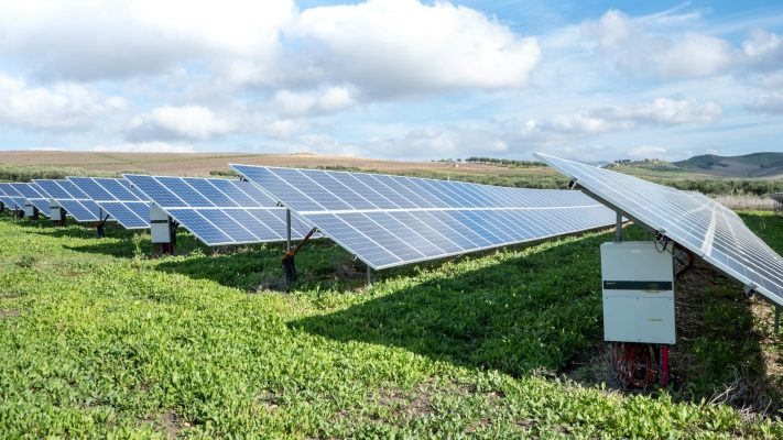 Inovasi Energi Surya untuk Pertanian Berbasis Data