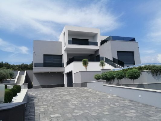 Pompa Air Celup Membantu Pengeringan Rumah Pascabanjir
