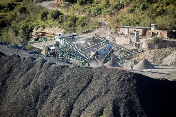 Memilih Pompa Air Celup untuk Menghemat Biaya Tambang